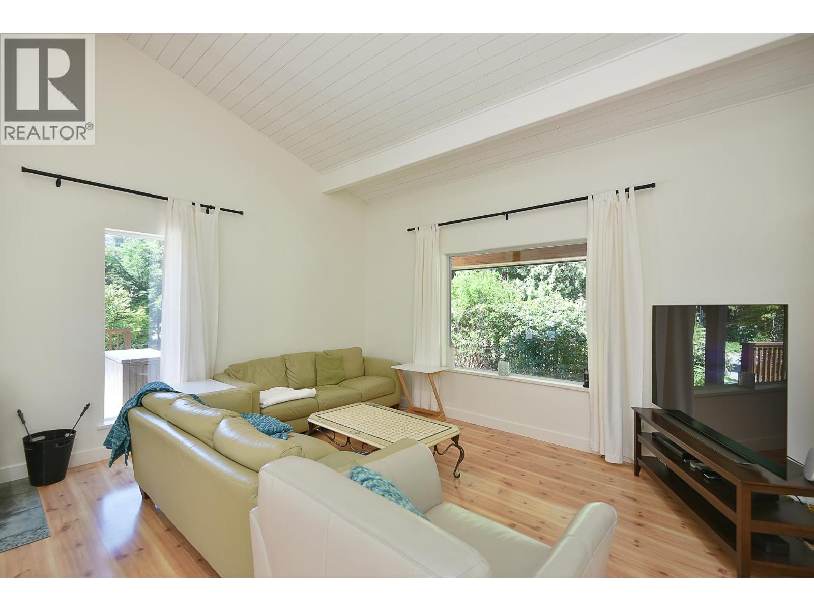 8071 Wildwood Road, Halfmoon Bay, British Columbia  V7Z 1A8 - Photo 10 - R3120686
