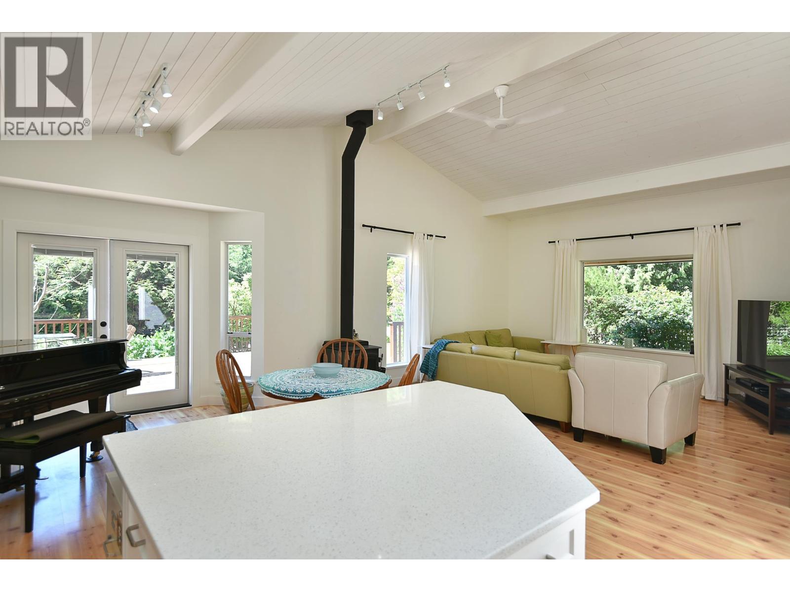 8071 Wildwood Road, Halfmoon Bay, British Columbia  V7Z 1A8 - Photo 15 - R3120686