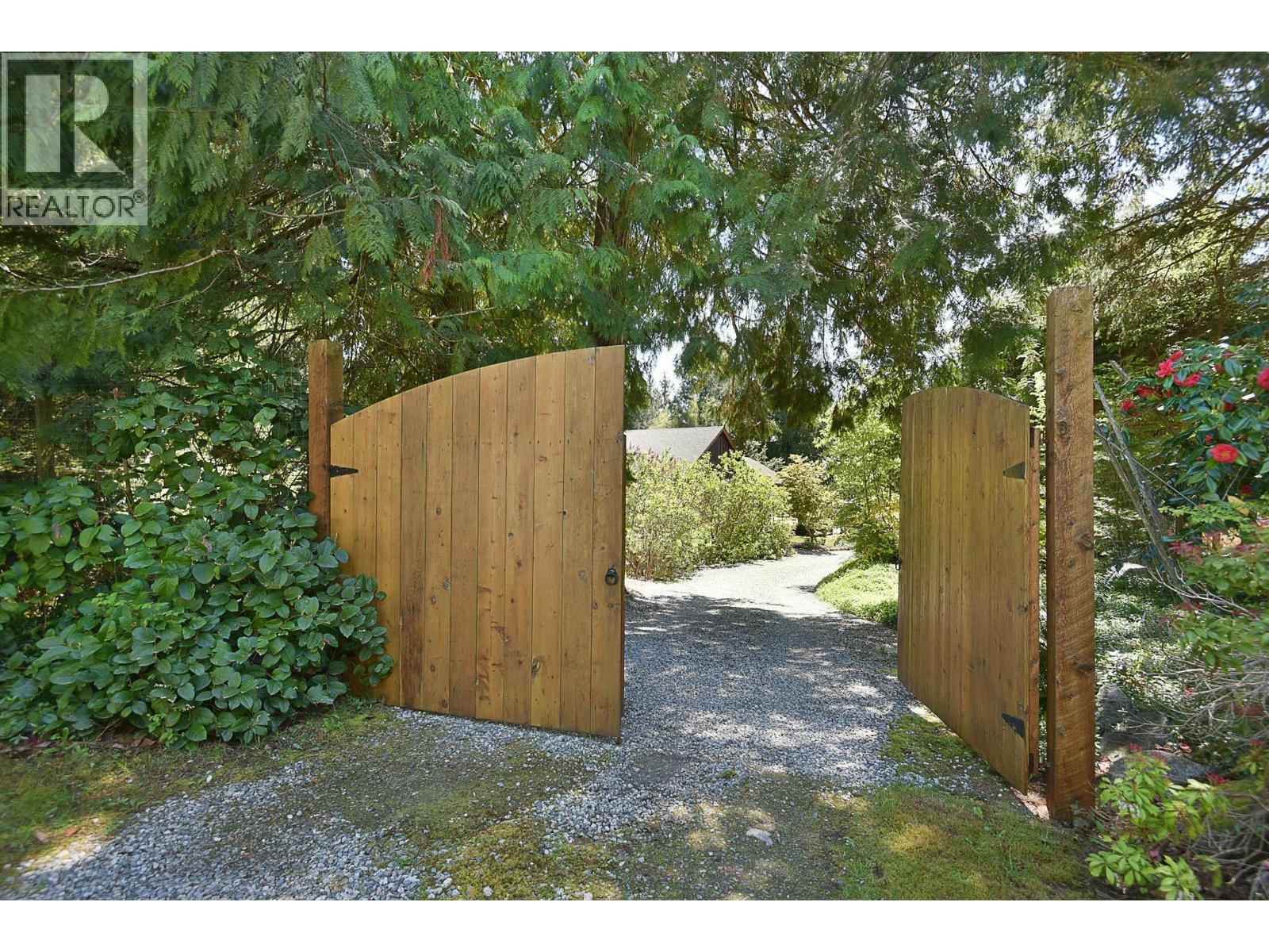 8071 Wildwood Road, Halfmoon Bay, British Columbia  V7Z 1A8 - Photo 2 - R3120686