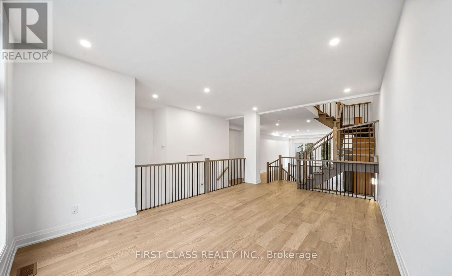 16 Direzze Court, Richmond Hill, Ontario  L4C 5T8 - Photo 6 - N13093934