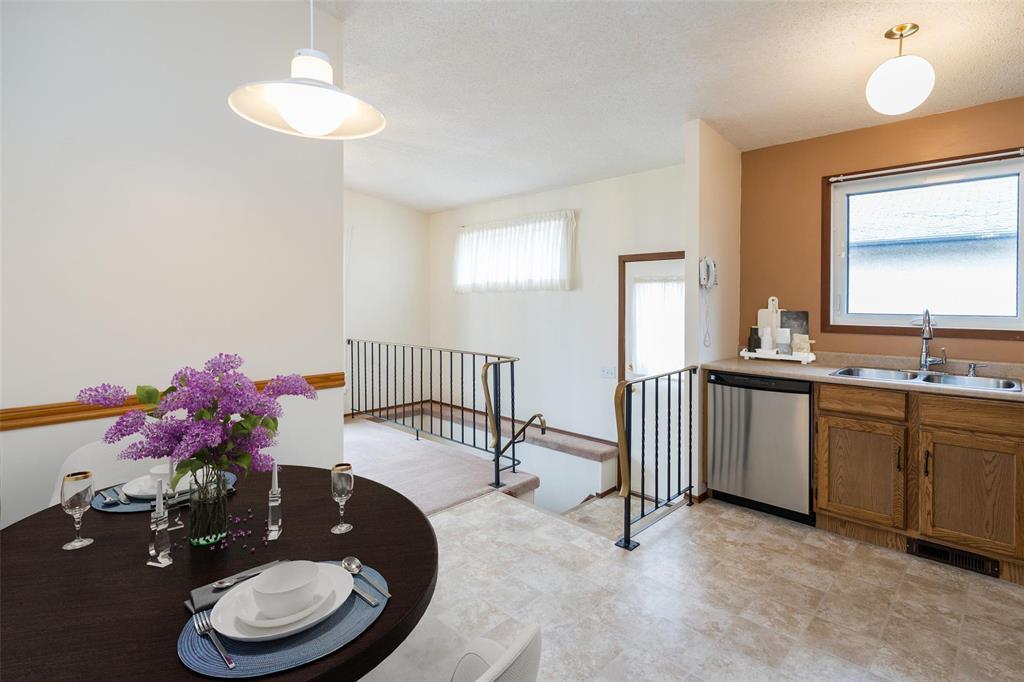 71 Lynn Lake Drive, Winnipeg, Manitoba  R2C 4J7 - Photo 11 - 202609592
