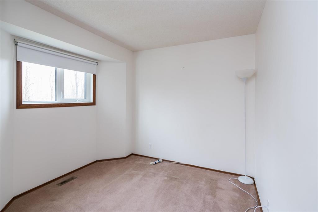 71 Lynn Lake Drive, Winnipeg, Manitoba  R2C 4J7 - Photo 24 - 202609592