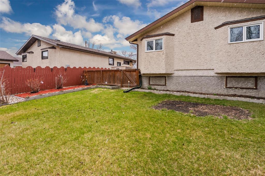 71 Lynn Lake Drive, Winnipeg, Manitoba  R2C 4J7 - Photo 35 - 202609592