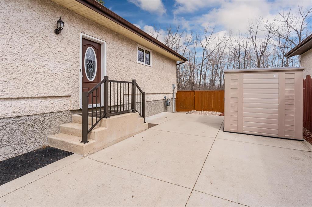 71 Lynn Lake Drive, Winnipeg, Manitoba  R2C 4J7 - Photo 34 - 202609592