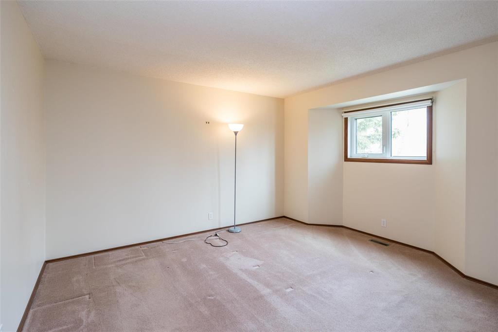 71 Lynn Lake Drive, Winnipeg, Manitoba  R2C 4J7 - Photo 19 - 202609592
