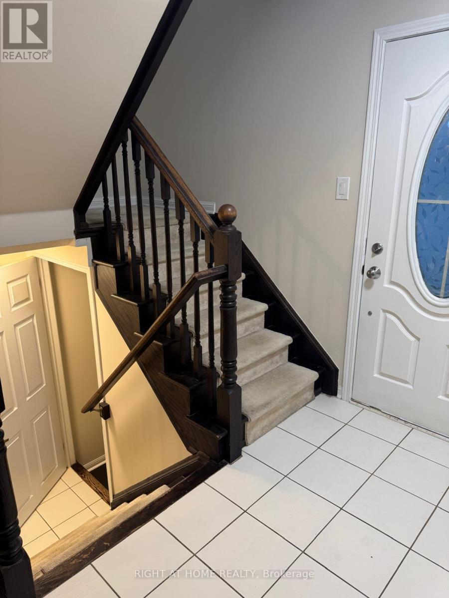 182 Higginbotham Crescent, Milton, Ontario  L9T 8E1 - Photo 11 - W13093942