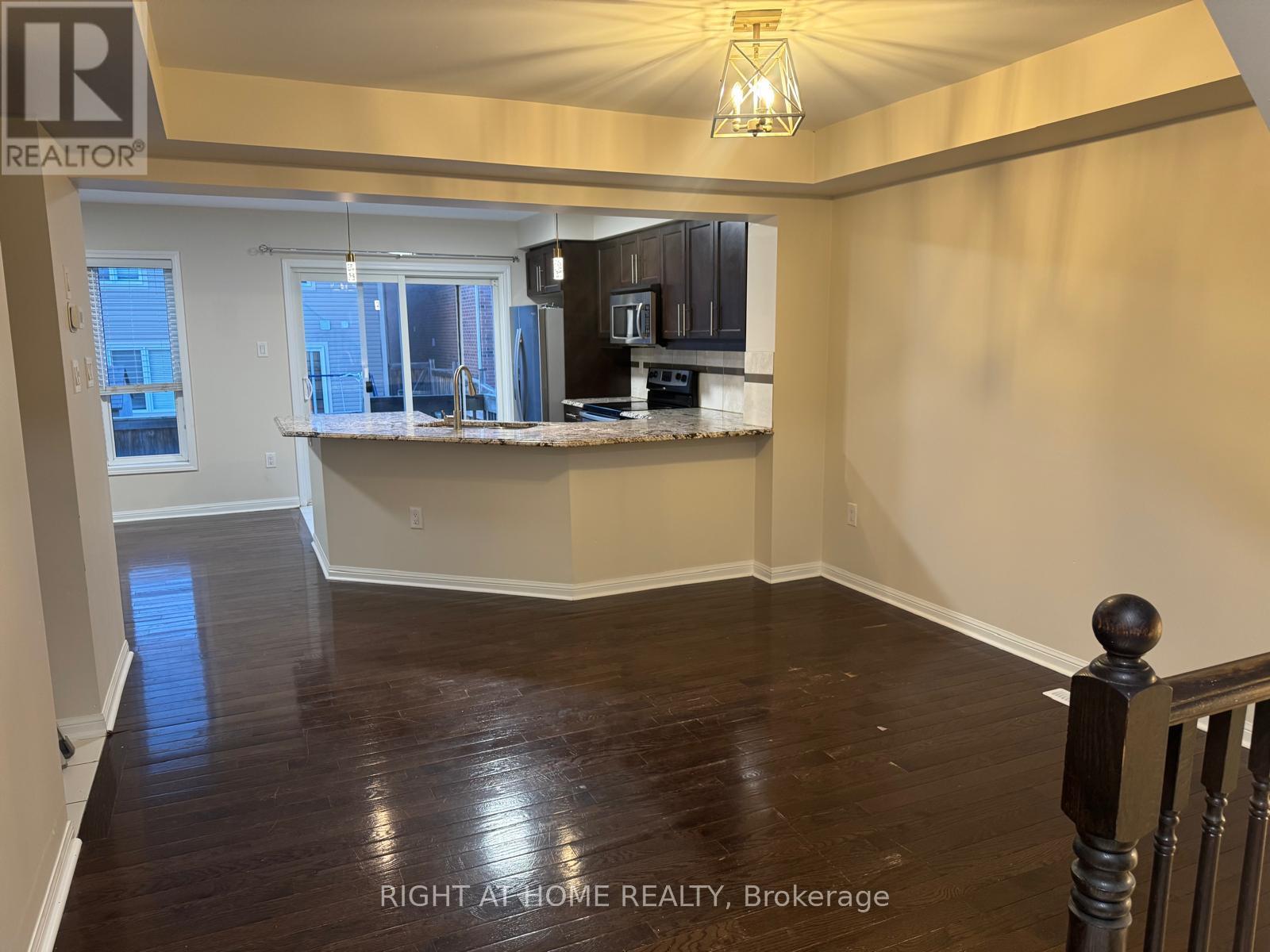 182 Higginbotham Crescent, Milton, Ontario  L9T 8E1 - Photo 3 - W13093942