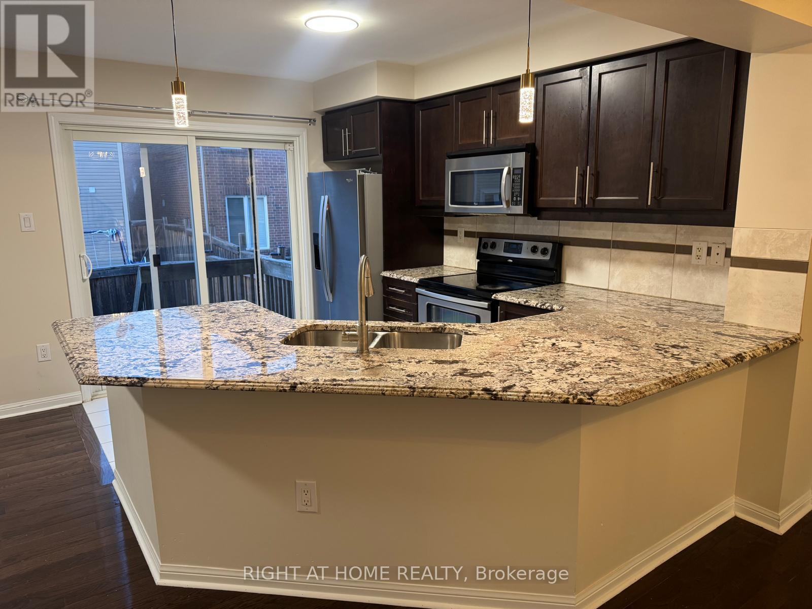 182 Higginbotham Crescent, Milton, Ontario  L9T 8E1 - Photo 4 - W13093942