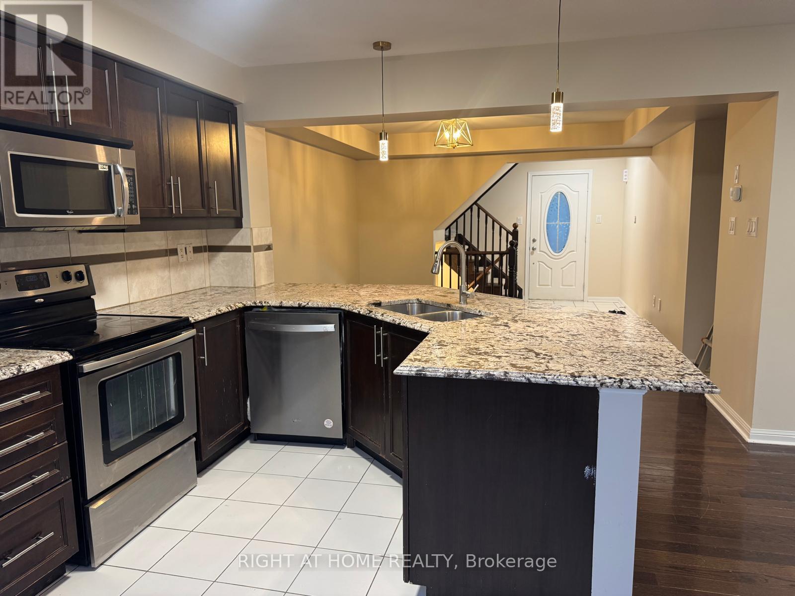 182 Higginbotham Crescent, Milton, Ontario  L9T 8E1 - Photo 5 - W13093942