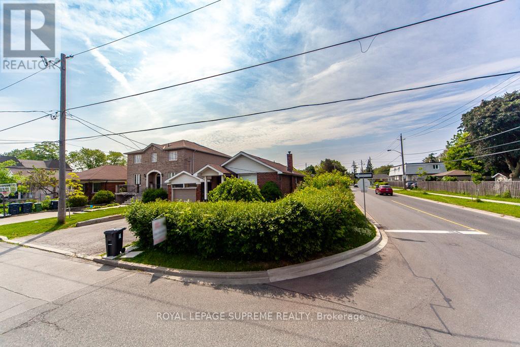 109 Regina Avenue, Toronto, Ontario  M6A 1R5 - Photo 4 - C13040994