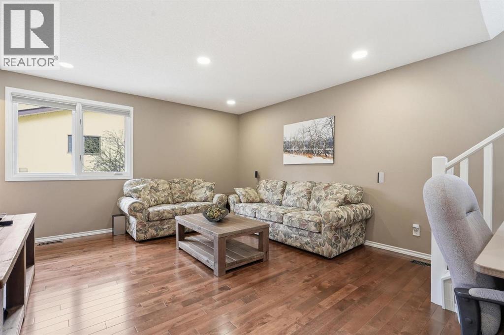 330 Silver Ridge Crescent NW, Calgary, Alberta  T3B 3T5 - Photo 12 - A2307329