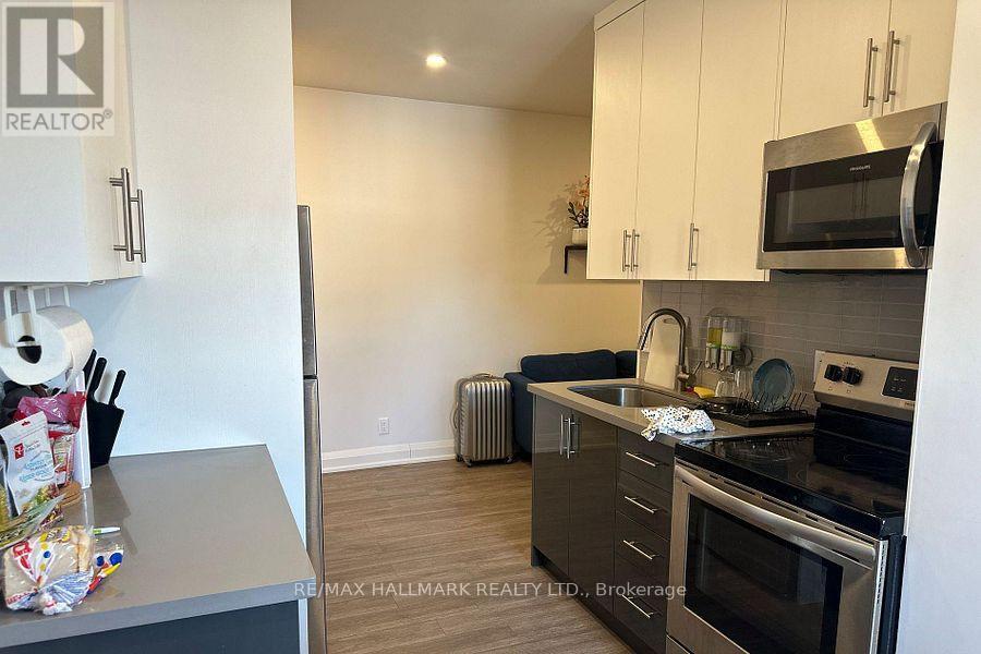 11 - 595 St Clair Avenue W, Toronto, Ontario  M6C 1A3 - Photo 10 - C13093982