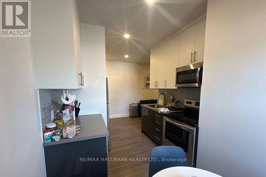 11 - 595 St Clair Avenue W, Toronto, Ontario  M6C 1A3 - Photo 11 - C13093982