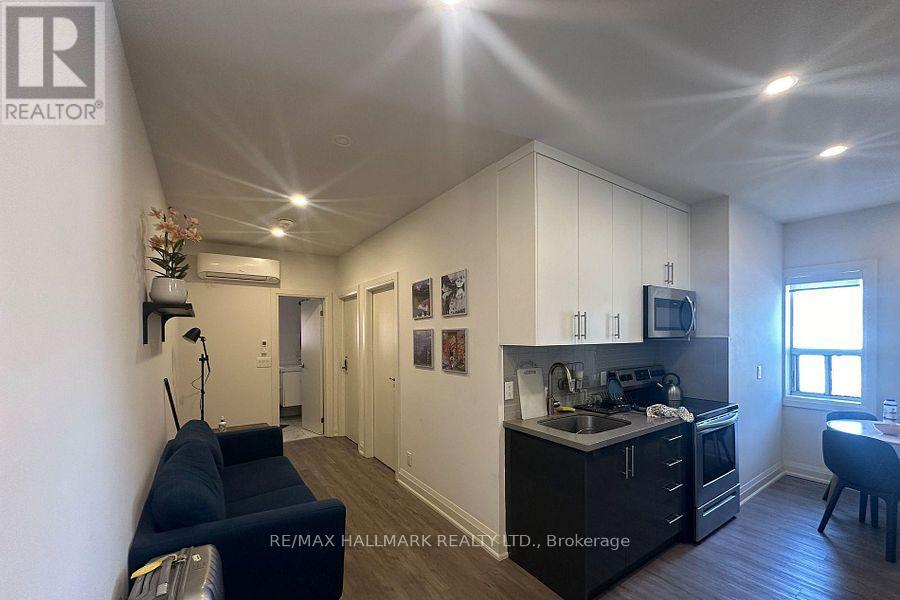 11 - 595 St Clair Avenue W, Toronto, Ontario  M6C 1A3 - Photo 3 - C13093982