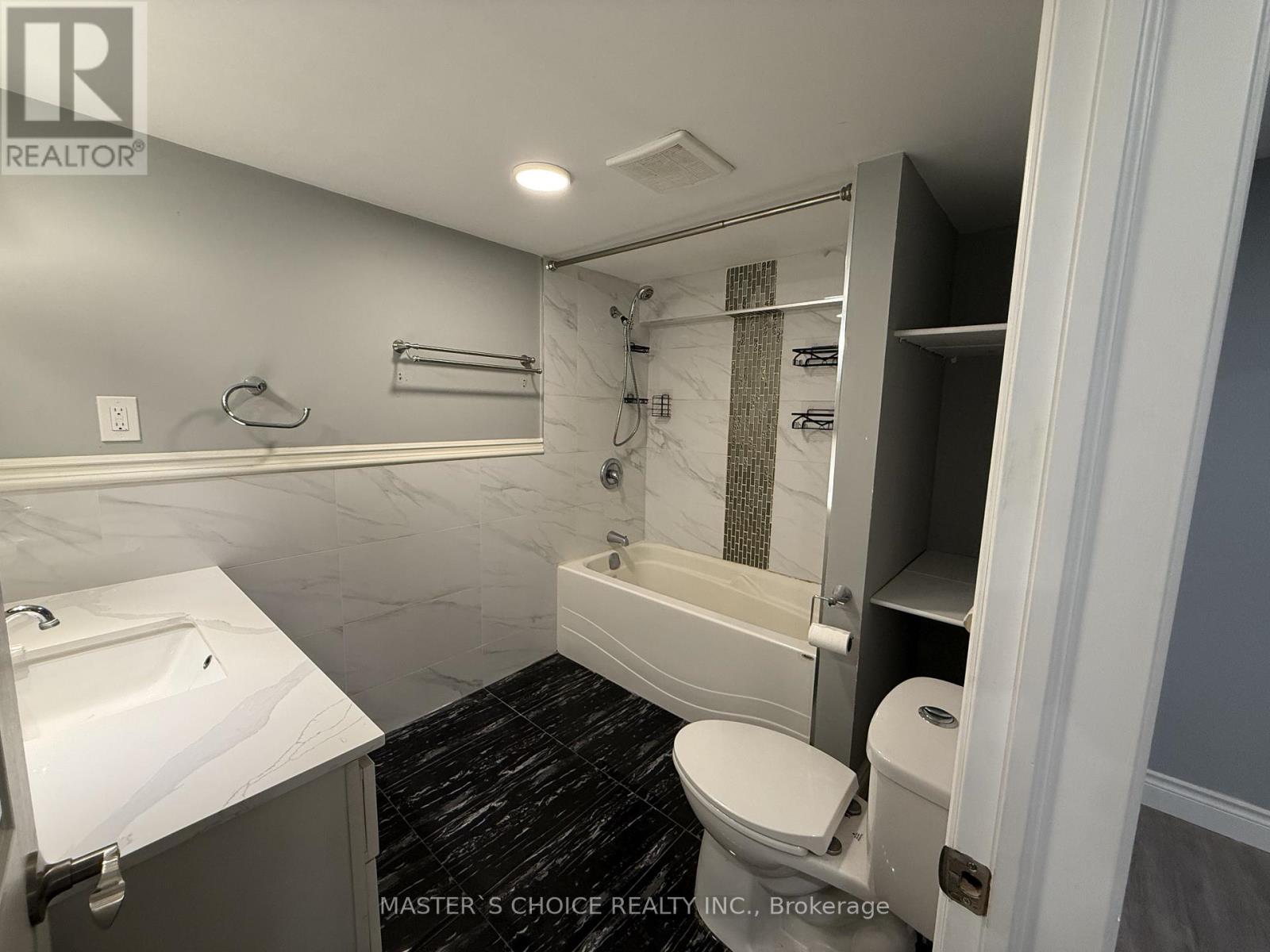 170 Orchard Hts Boulevard, Aurora, Ontario  L4G 3A2 - Photo 3 - N13094010