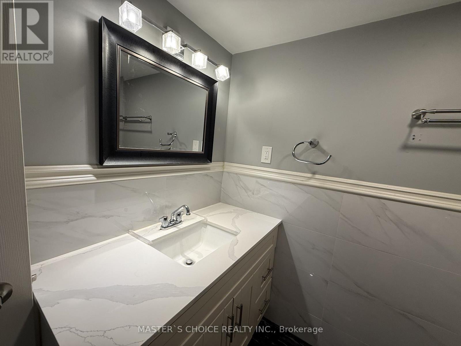 170 Orchard Hts Boulevard, Aurora, Ontario  L4G 3A2 - Photo 4 - N13094010