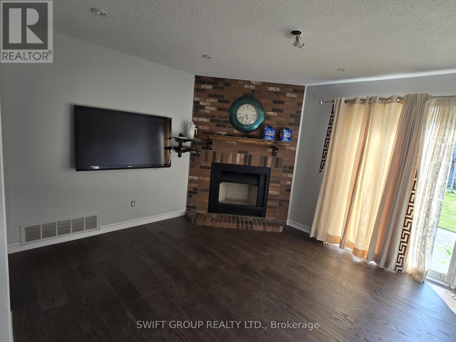 18 Samson Court, Brampton, Ontario  L6Y 3M4 - Photo 2 - W13093970