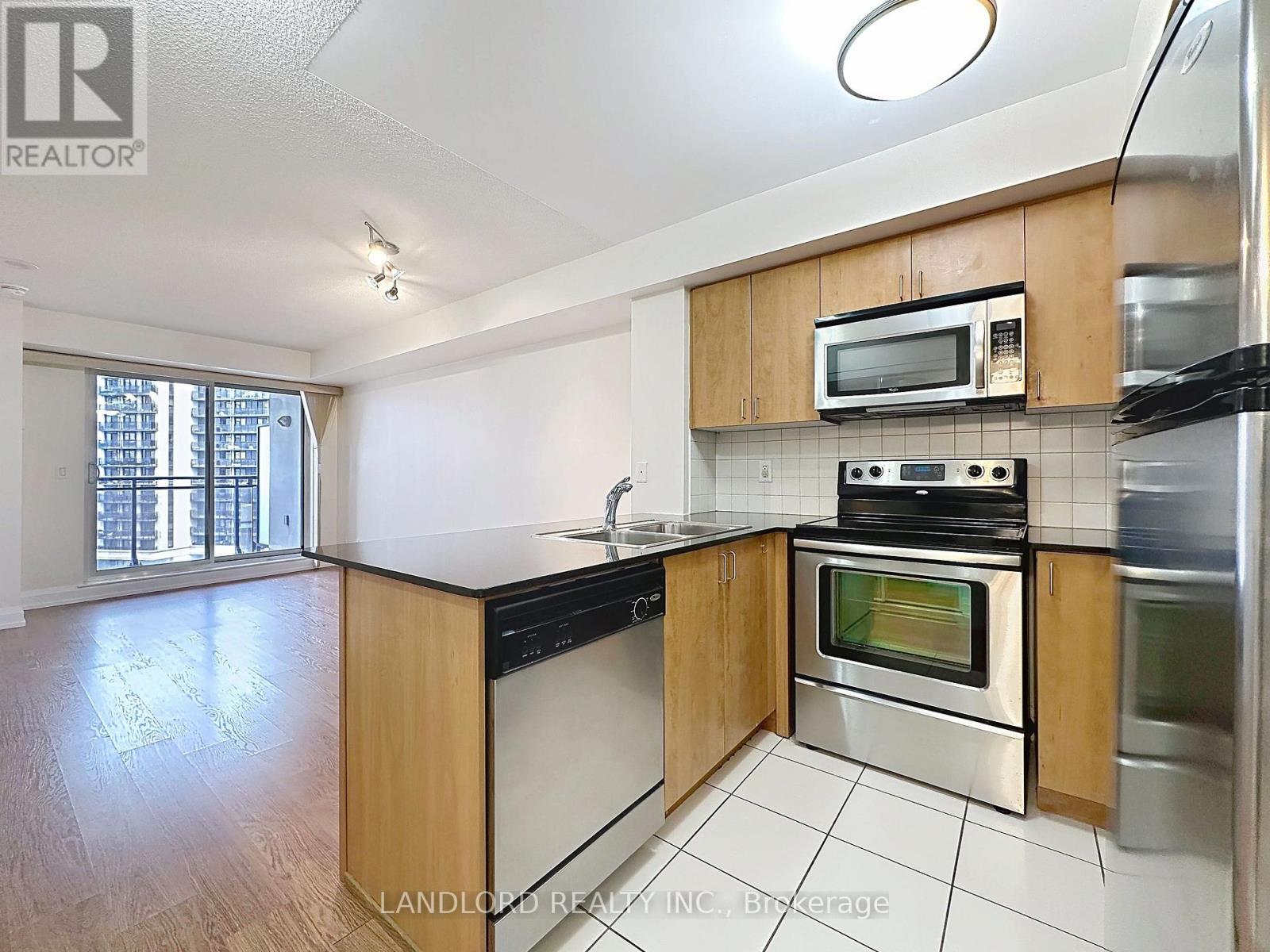 801 - 1070 Sheppard Avenue W, Toronto, Ontario  M3J 0G8 - Photo 3 - W13093996