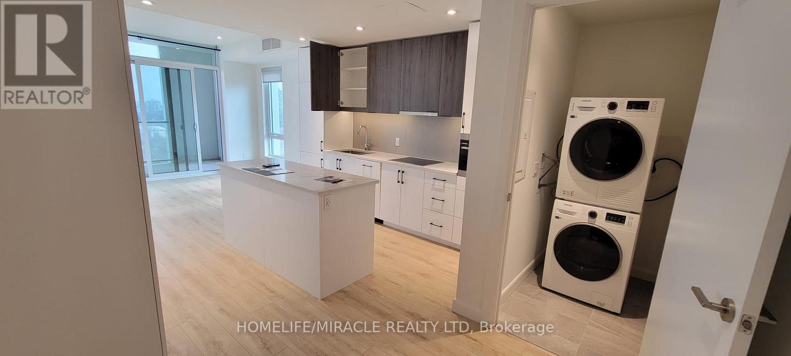 1012 - 741 King Street W, Kitchener, Ontario  N2G 1E5 - Photo 2 - X13093978