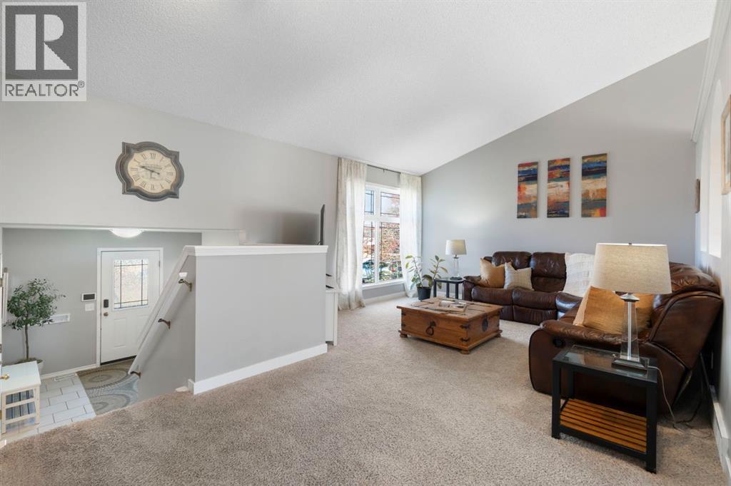 54 West Mcdougal Road, Cochrane, Alberta  T4C 1M4 - Photo 4 - A2304556