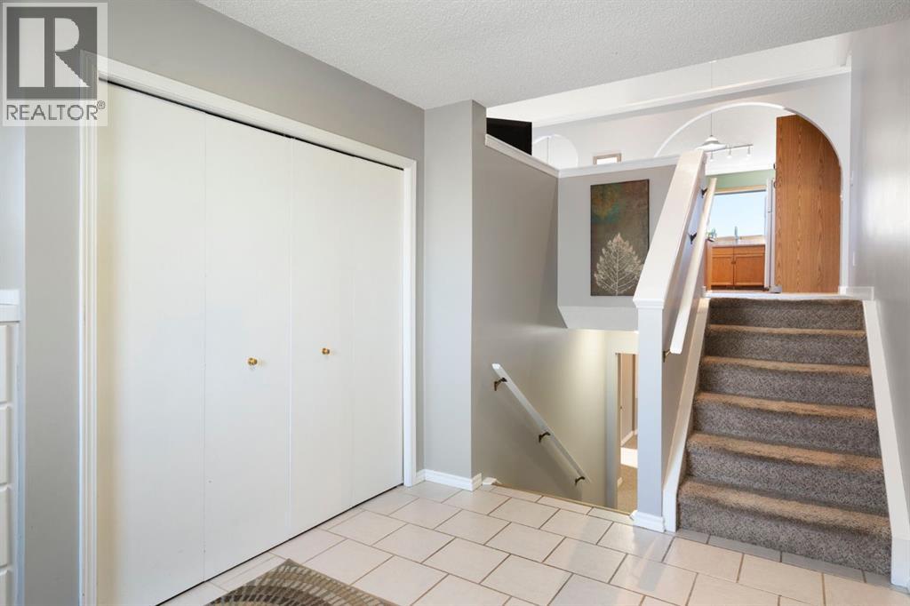 54 West Mcdougal Road, Cochrane, Alberta  T4C 1M4 - Photo 3 - A2304556