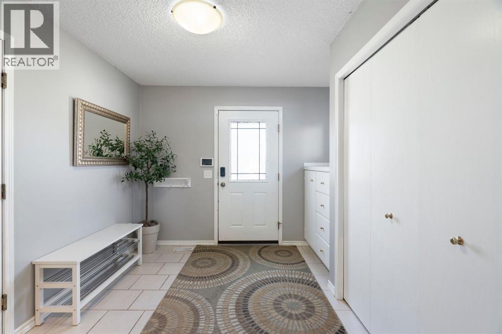 54 West Mcdougal Road, Cochrane, Alberta  T4C 1M4 - Photo 2 - A2304556