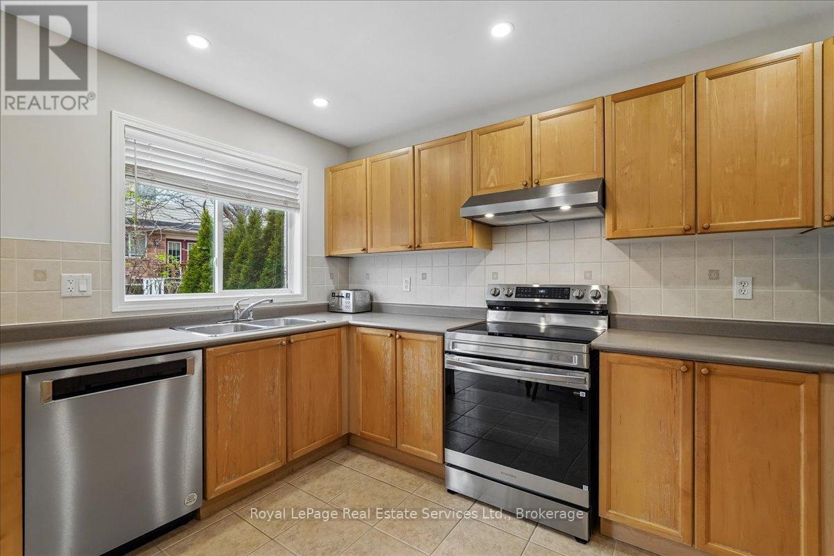 2347 Hollybrook Drive, Oakville, Ontario  L6M 4T6 - Photo 16 - W13094078