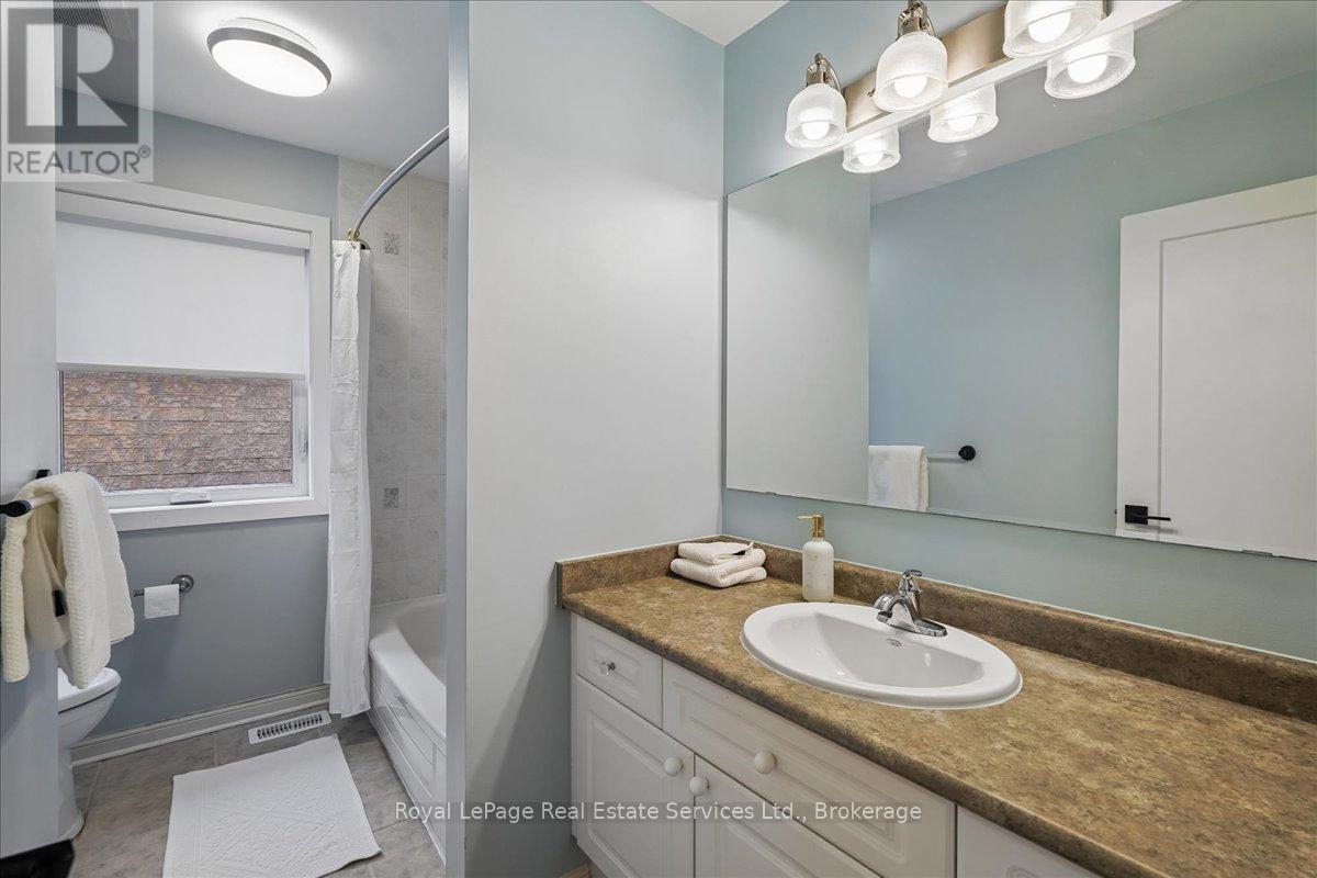 2347 Hollybrook Drive, Oakville, Ontario  L6M 4T6 - Photo 30 - W13094078