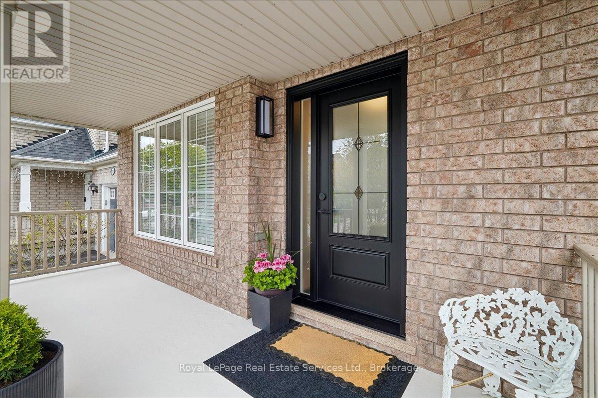 2347 Hollybrook Drive, Oakville, Ontario  L6M 4T6 - Photo 4 - W13094078
