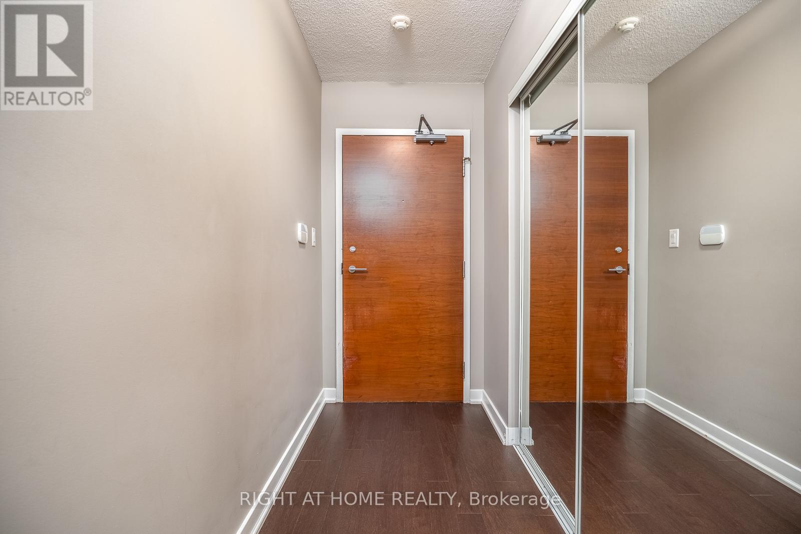 1508 - 10 Capreol Court, Toronto, Ontario  M5V 4B3 - Photo 4 - C13094030