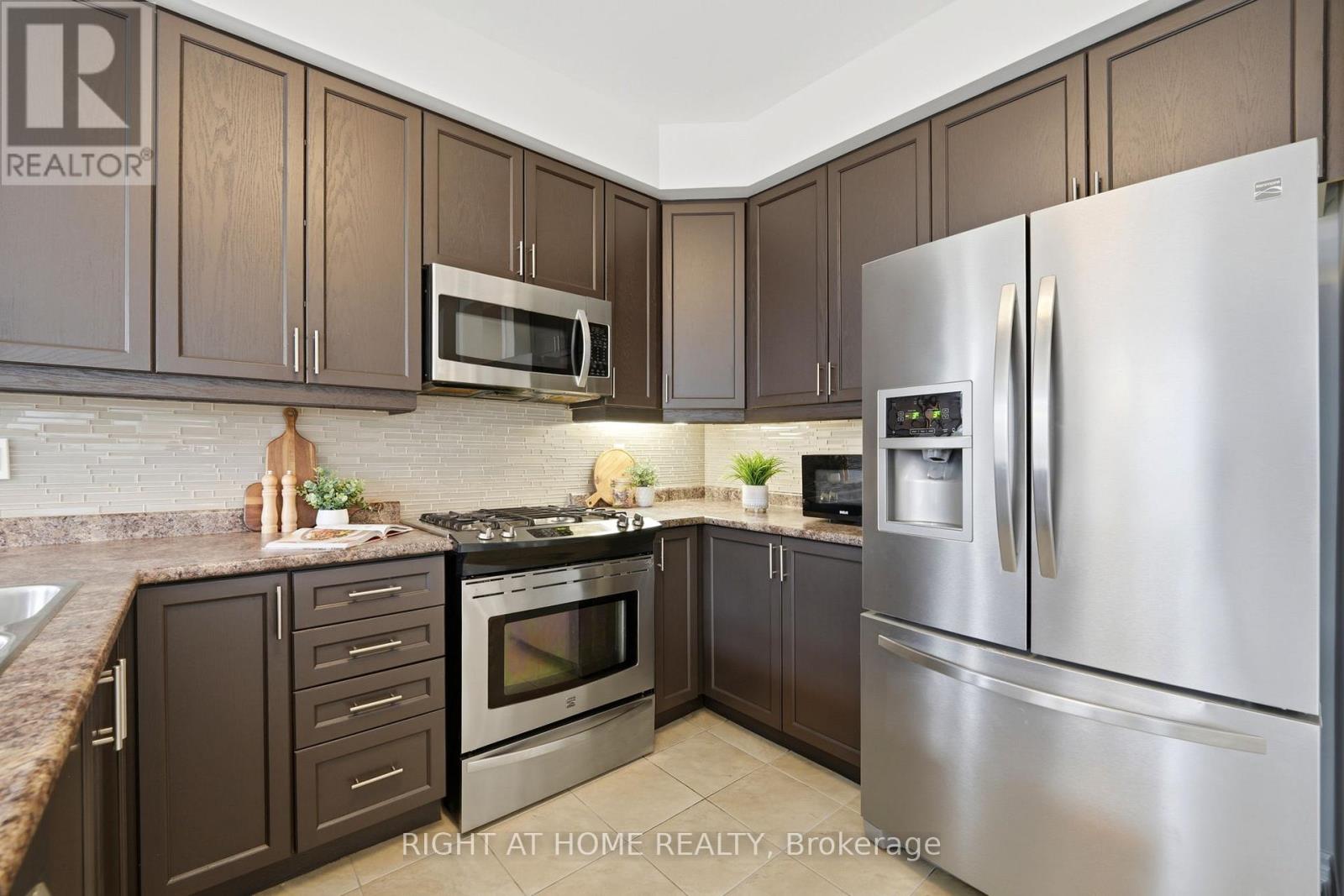 9 Shrewsbury Drive, Whitby, Ontario  L1M 0C9 - Photo 13 - E13094062