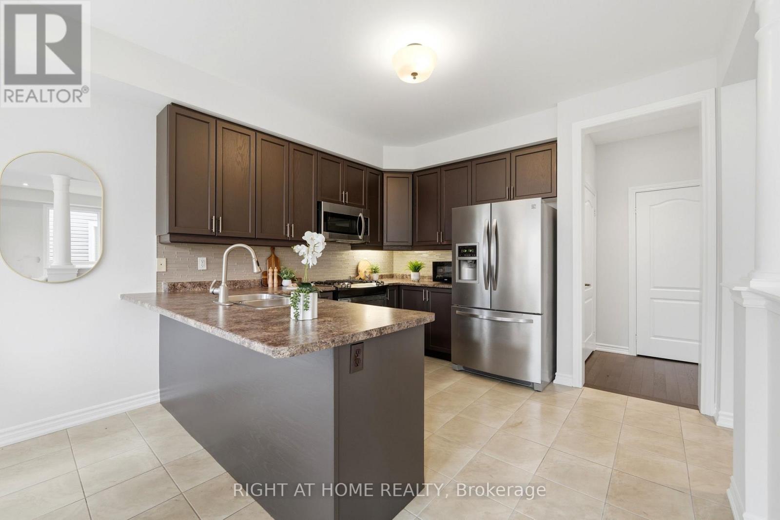 9 Shrewsbury Drive, Whitby, Ontario  L1M 0C9 - Photo 7 - E13094062