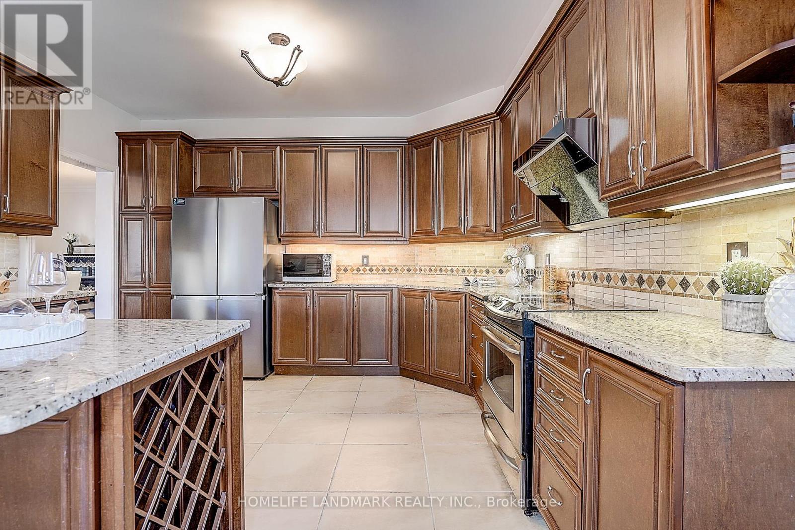 81 Helston Crescent, Whitby, Ontario  L1M 2K4 - Photo 18 - E13094066