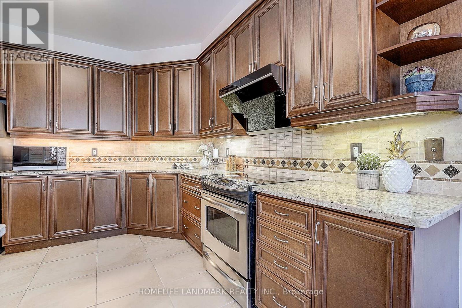 81 Helston Crescent, Whitby, Ontario  L1M 2K4 - Photo 19 - E13094066