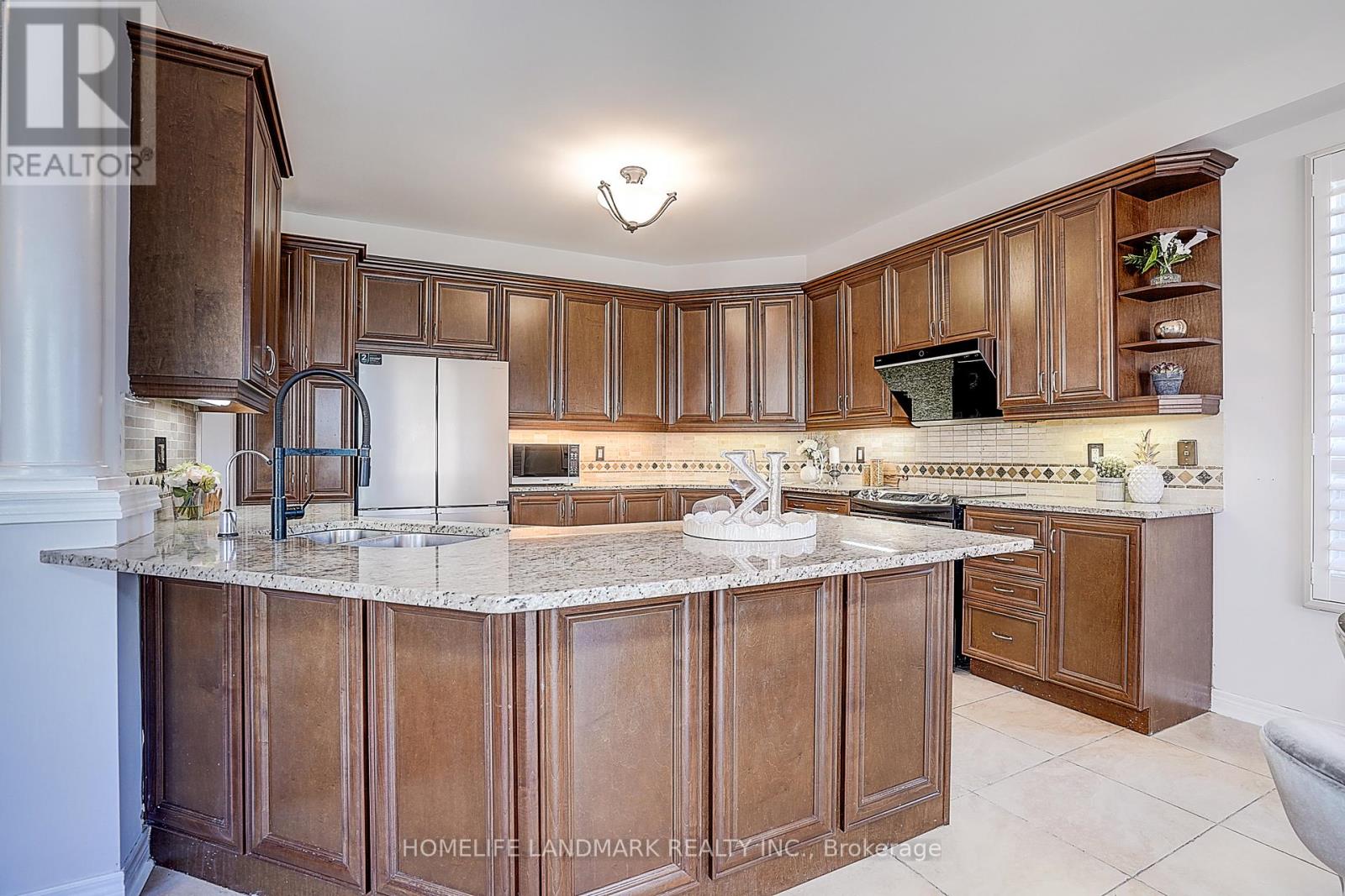 81 Helston Crescent, Whitby, Ontario  L1M 2K4 - Photo 20 - E13094066