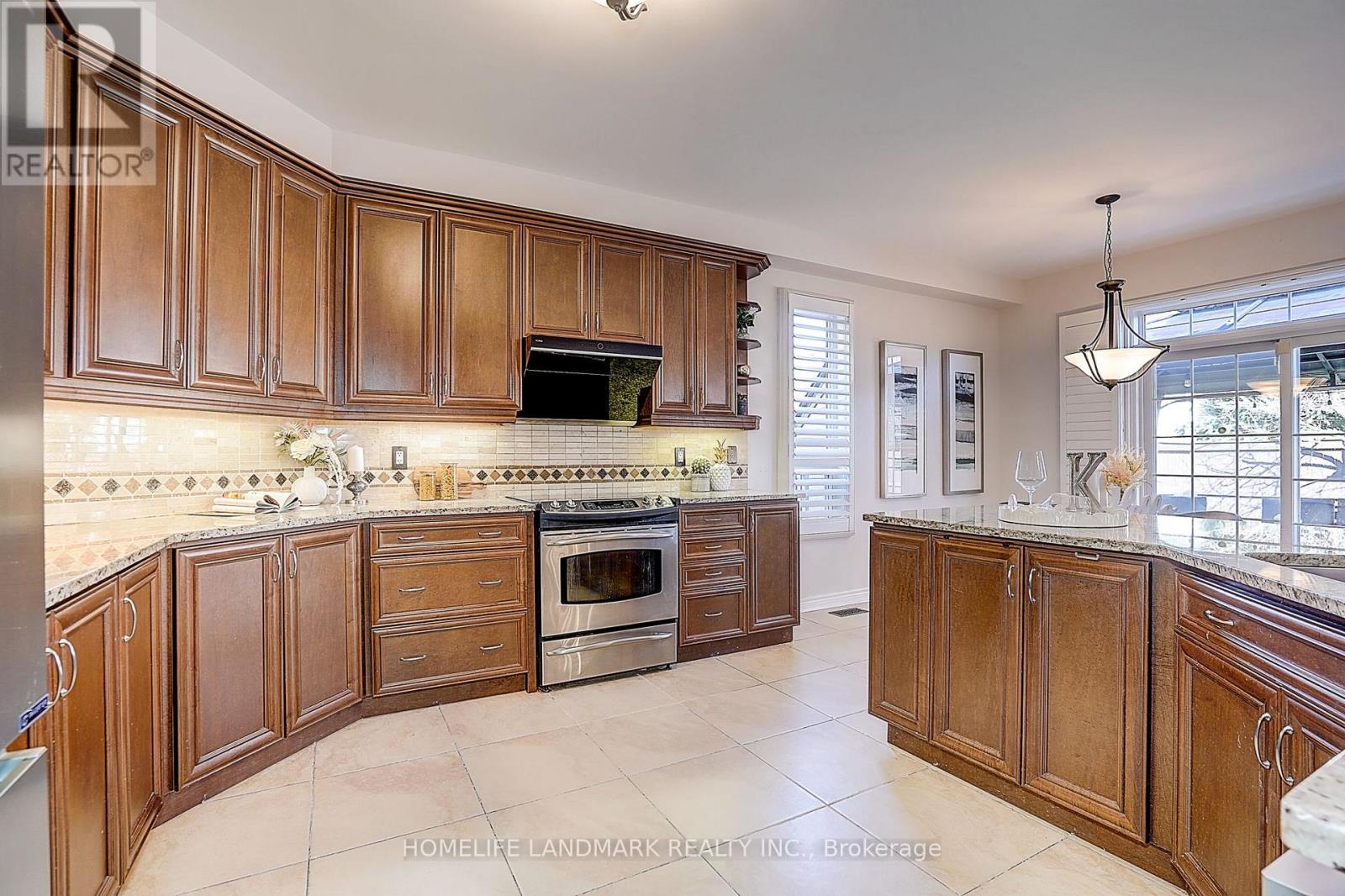 81 Helston Crescent, Whitby, Ontario  L1M 2K4 - Photo 21 - E13094066