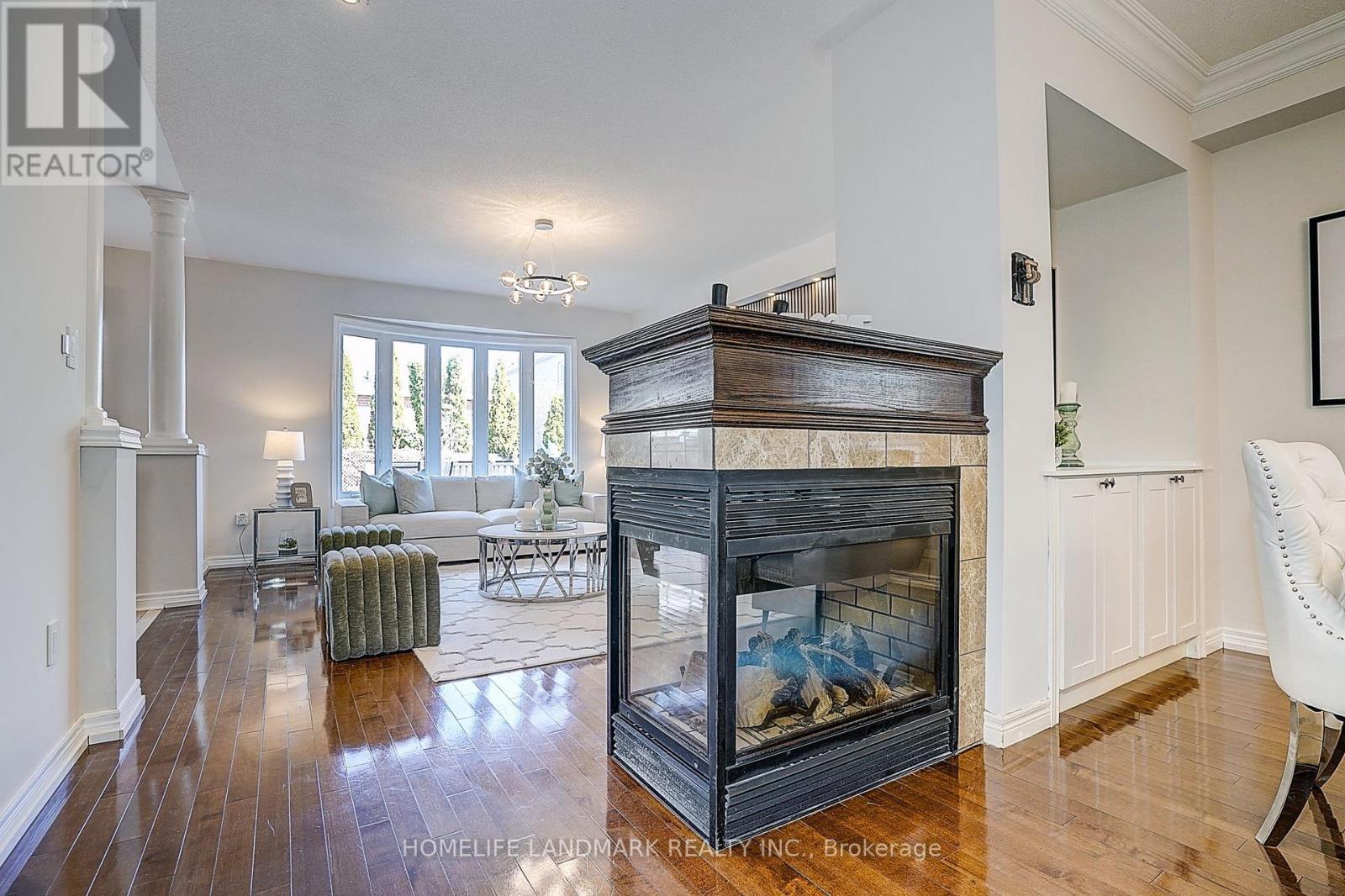 81 Helston Crescent, Whitby, Ontario  L1M 2K4 - Photo 4 - E13094066