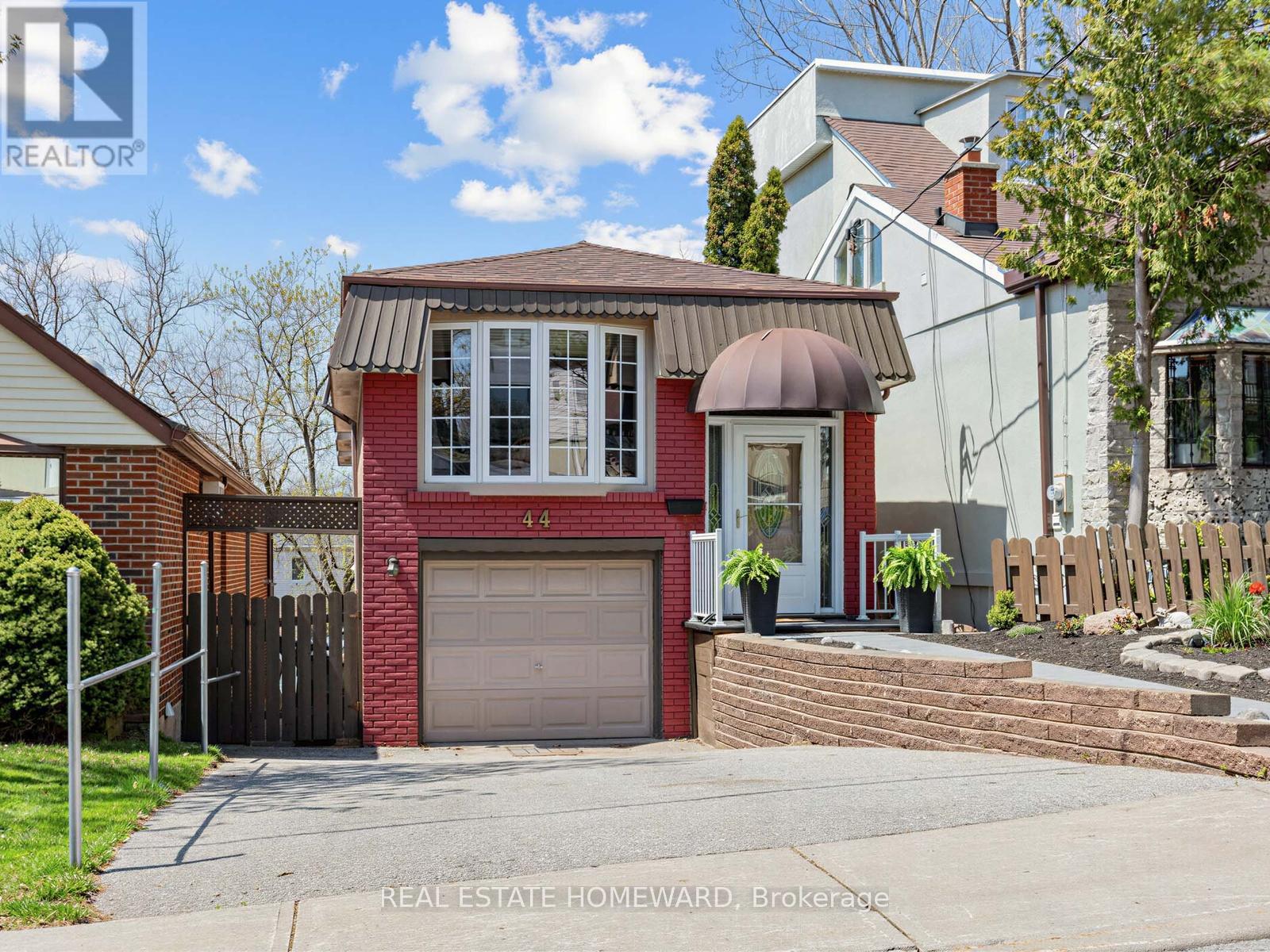 44 Westbourne Avenue, Toronto, Ontario  M1L 2Y4 - Photo 2 - E13094074