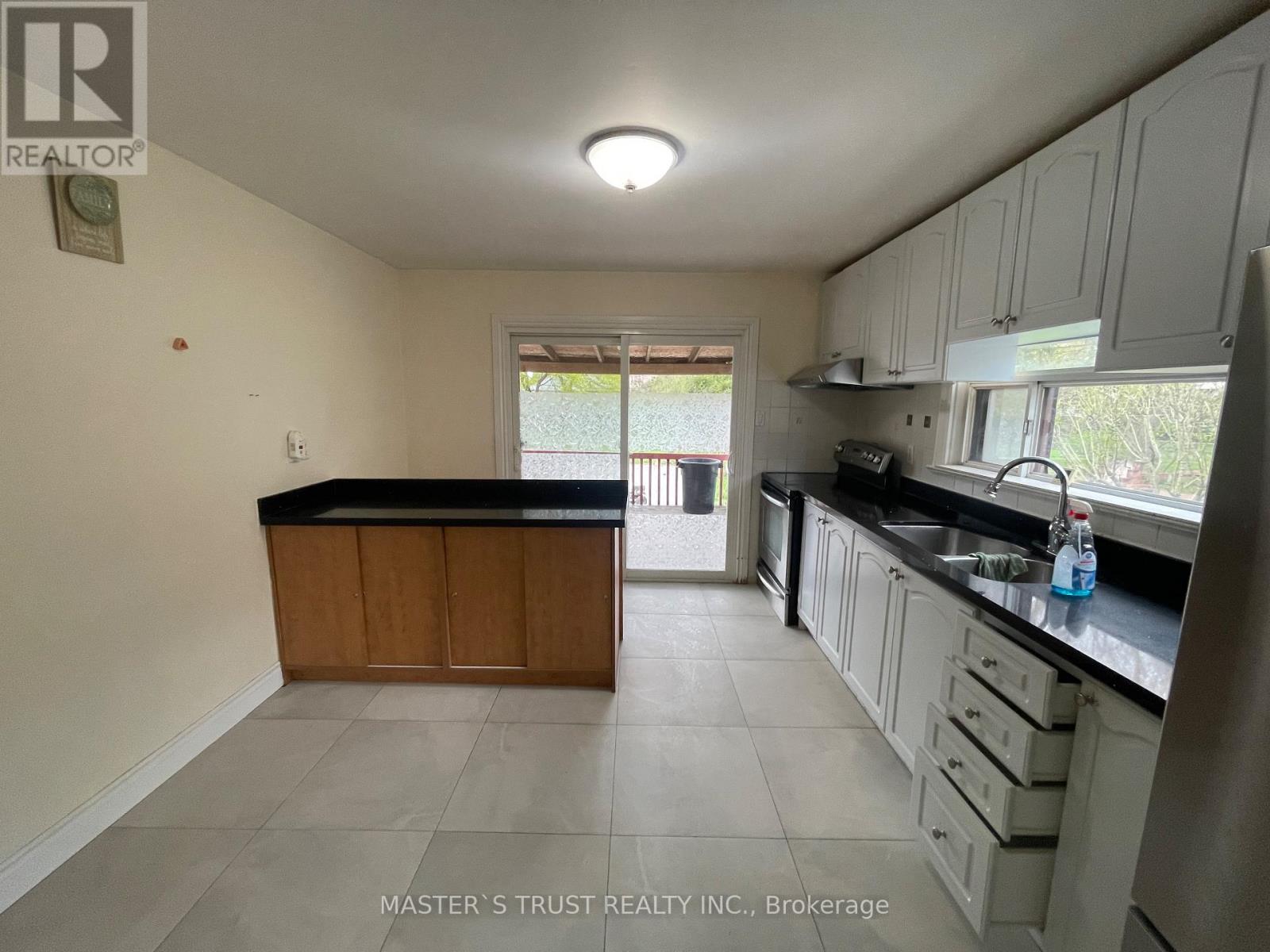10 Heather Road, Toronto, Ontario  M1S 2E1 - Photo 4 - E13094106