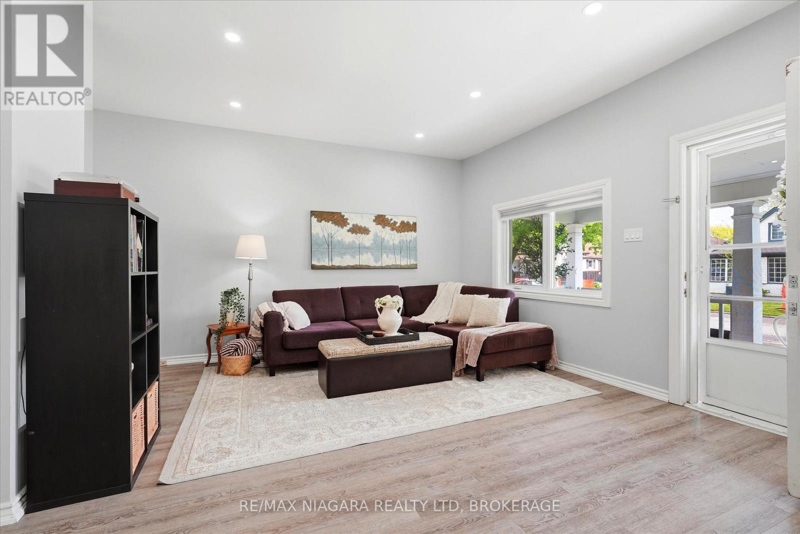 27 Wiley Street, St. Catharines, Ontario  L2R 4E6 - Photo 4 - X13094058