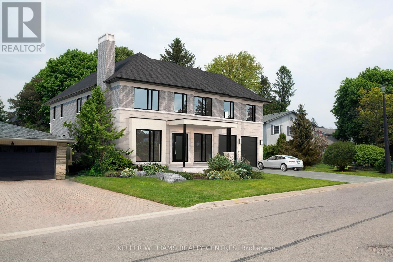 10 HAWTHORNE LANE, Aurora, Ontario