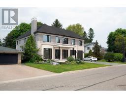10 HAWTHORNE LANE, Aurora, Ontario