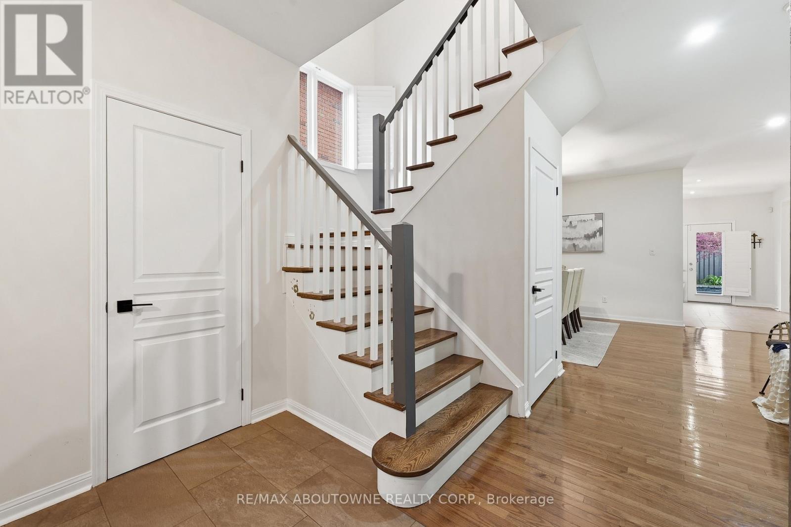 2202 Brookhaven Crescent, Oakville, Ontario  L6M 5B8 - Photo 10 - W13094032