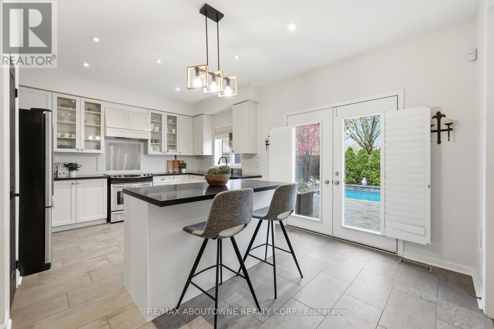 2202 Brookhaven Crescent, Oakville, Ontario  L6M 5B8 - Photo 21 - W13094032