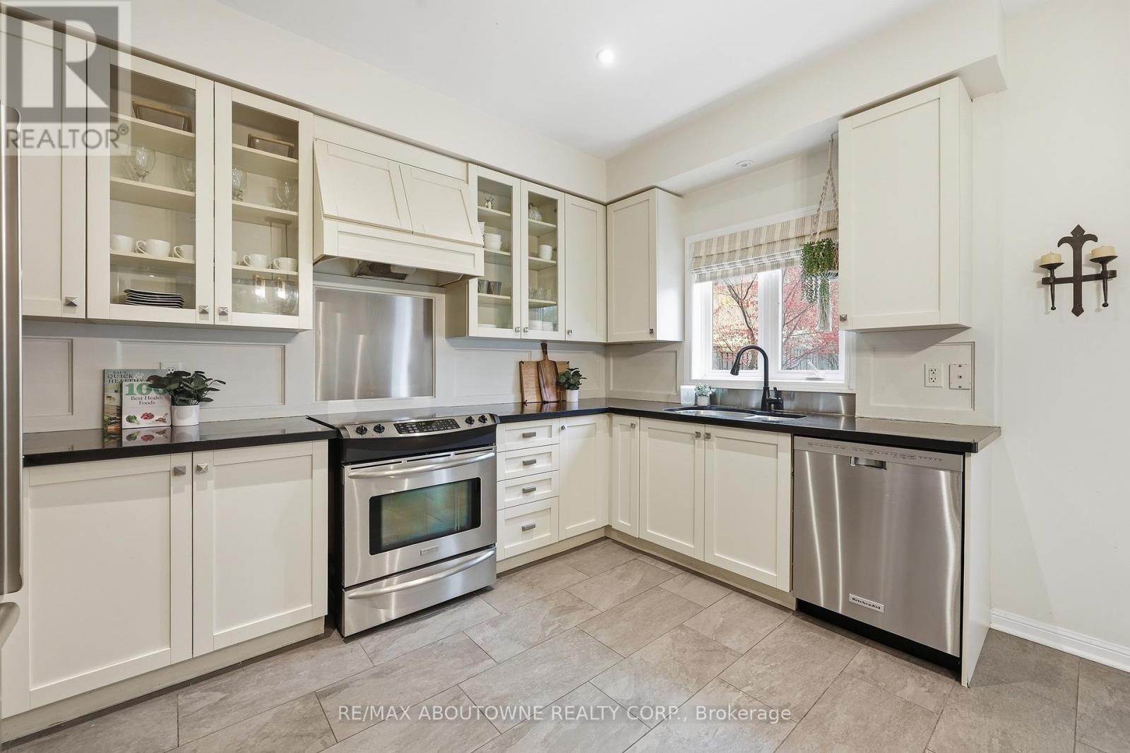 2202 Brookhaven Crescent, Oakville, Ontario  L6M 5B8 - Photo 22 - W13094032