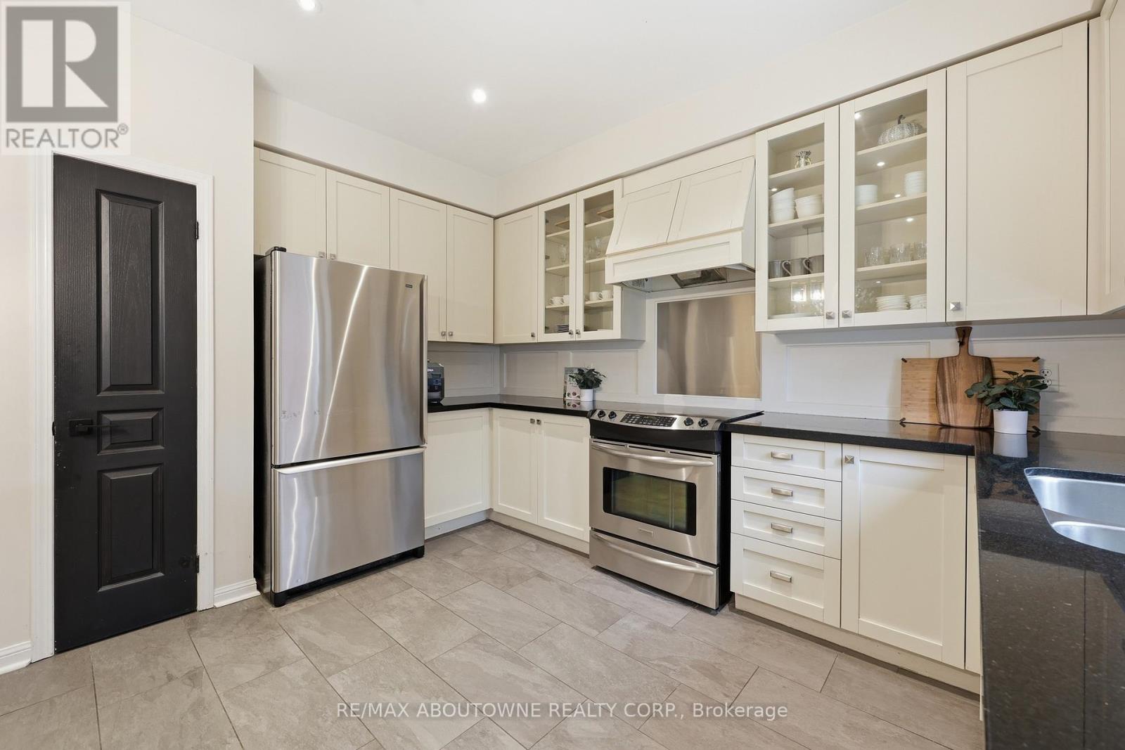 2202 Brookhaven Crescent, Oakville, Ontario  L6M 5B8 - Photo 23 - W13094032