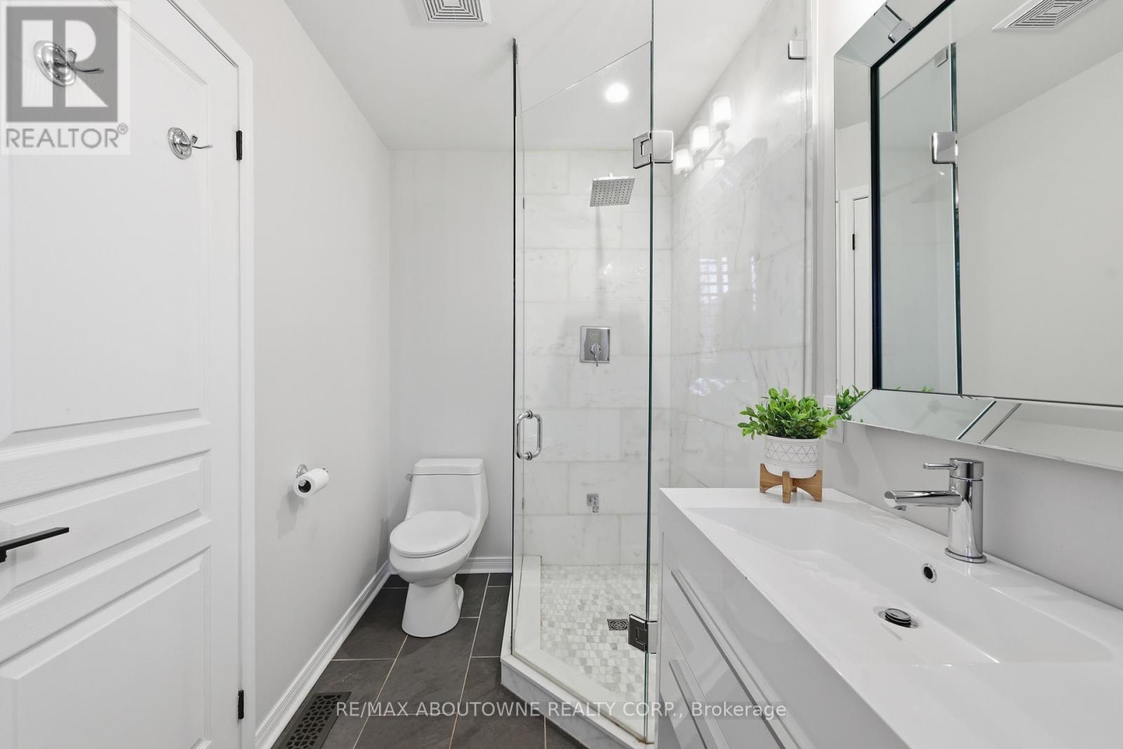 2202 Brookhaven Crescent, Oakville, Ontario  L6M 5B8 - Photo 37 - W13094032