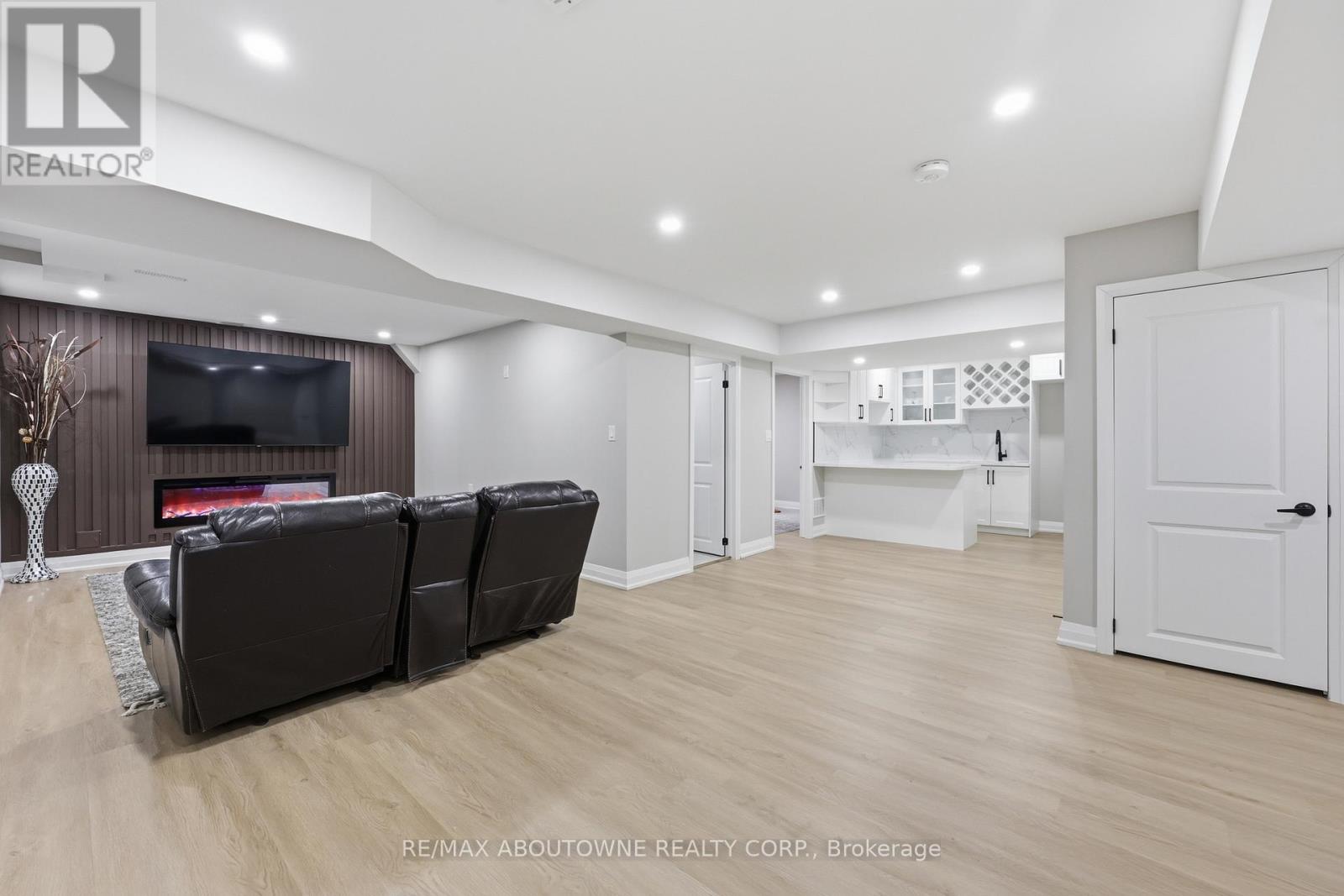 2202 Brookhaven Crescent, Oakville, Ontario  L6M 5B8 - Photo 38 - W13094032