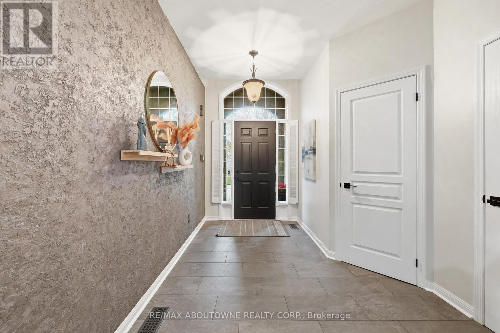 2202 Brookhaven Crescent, Oakville, Ontario  L6M 5B8 - Photo 8 - W13094032