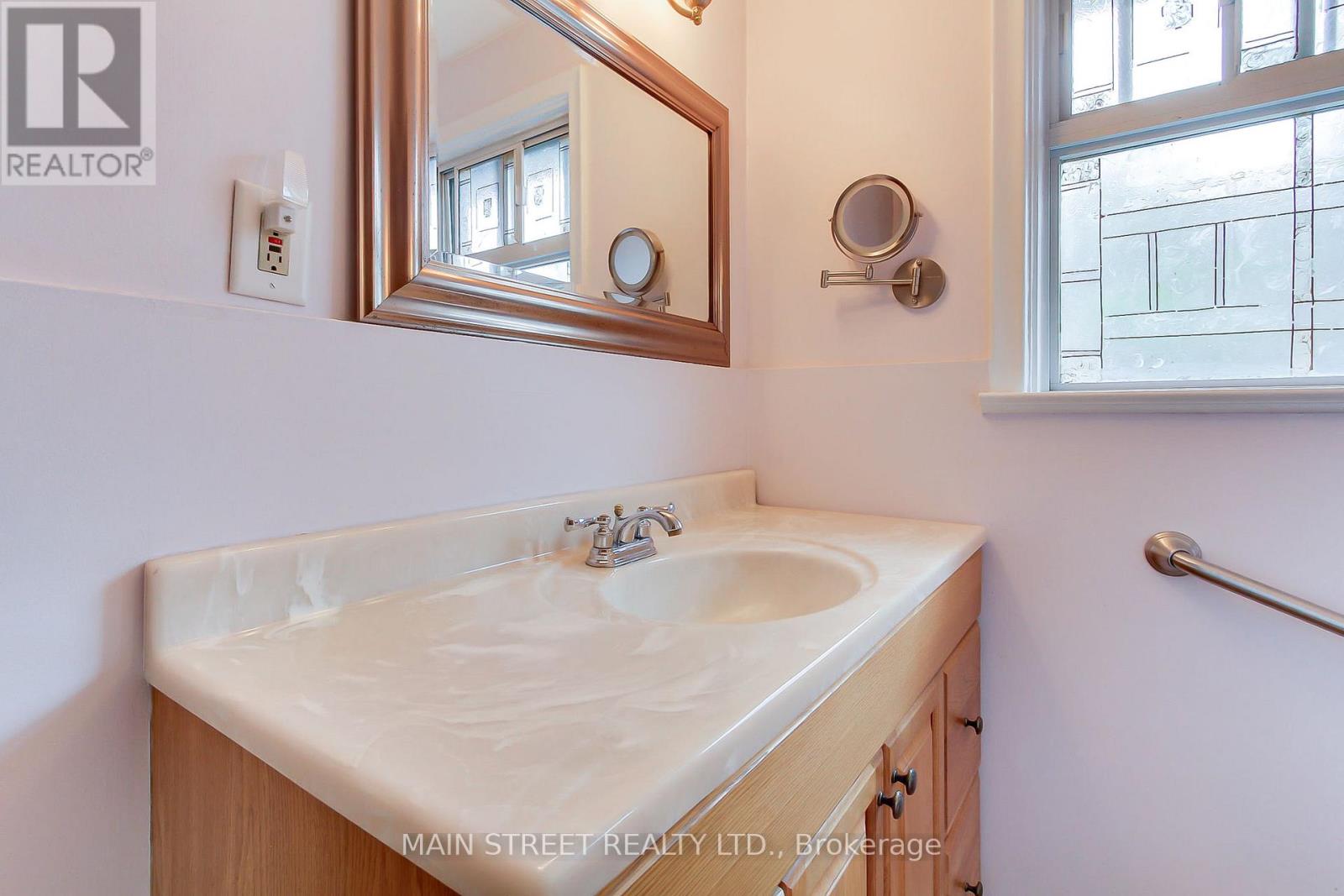 14 Westhampton Drive, Toronto, Ontario  M9R 1X6 - Photo 31 - W13094038